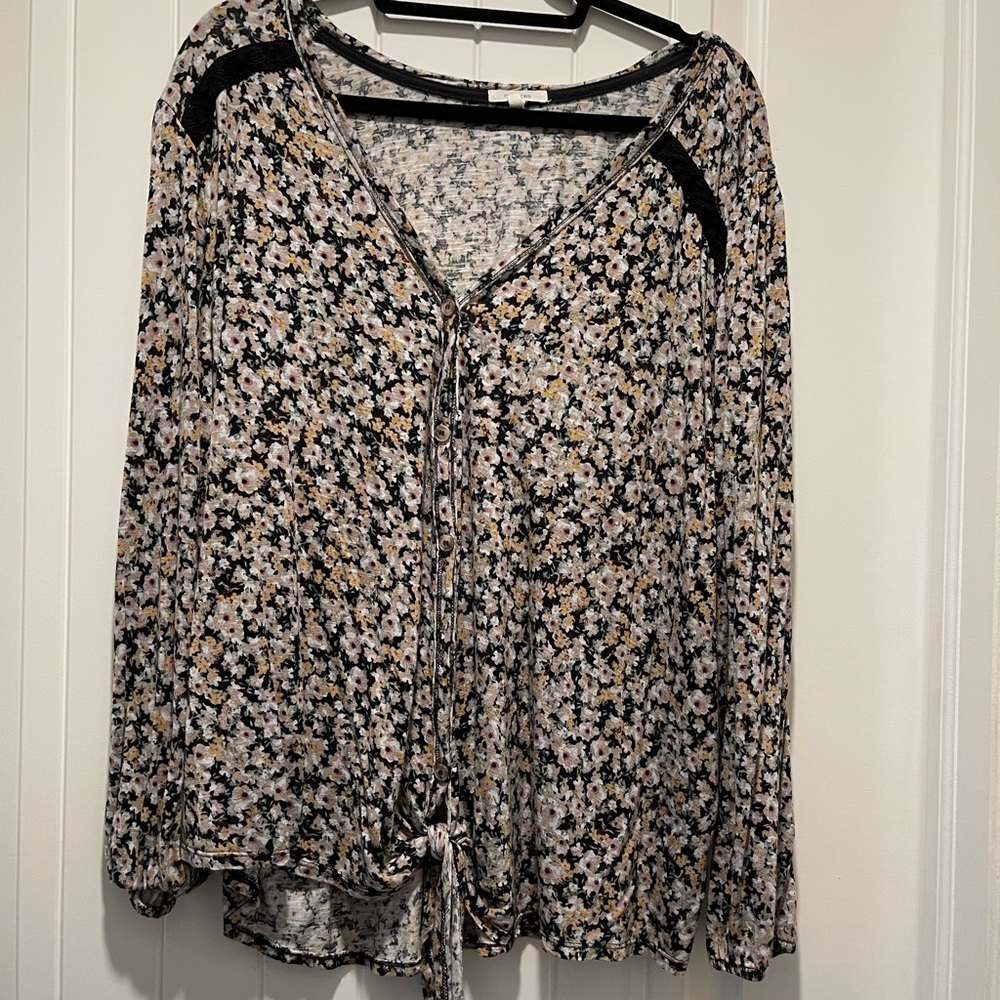 Long sleeve floral top, tie knot front